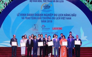 Phó Thủ tướng Vũ Đức Đam và đại diện các doanh nghiệp hàng đầu Việt Nam năm 2018